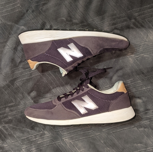 Women's New Balance Shoes - Picture 2 of 6